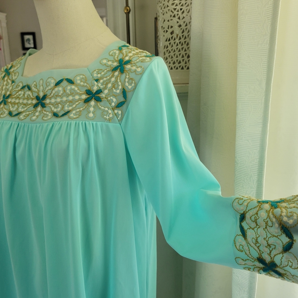 Vintage 1960s Goddard Artemis Nightgown Size S